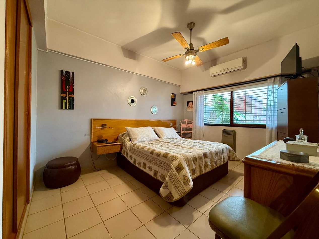 Impecable Casa 4 amb. en 1°P con 2 cocheras y terraza propia. APTO CREDITO!!!