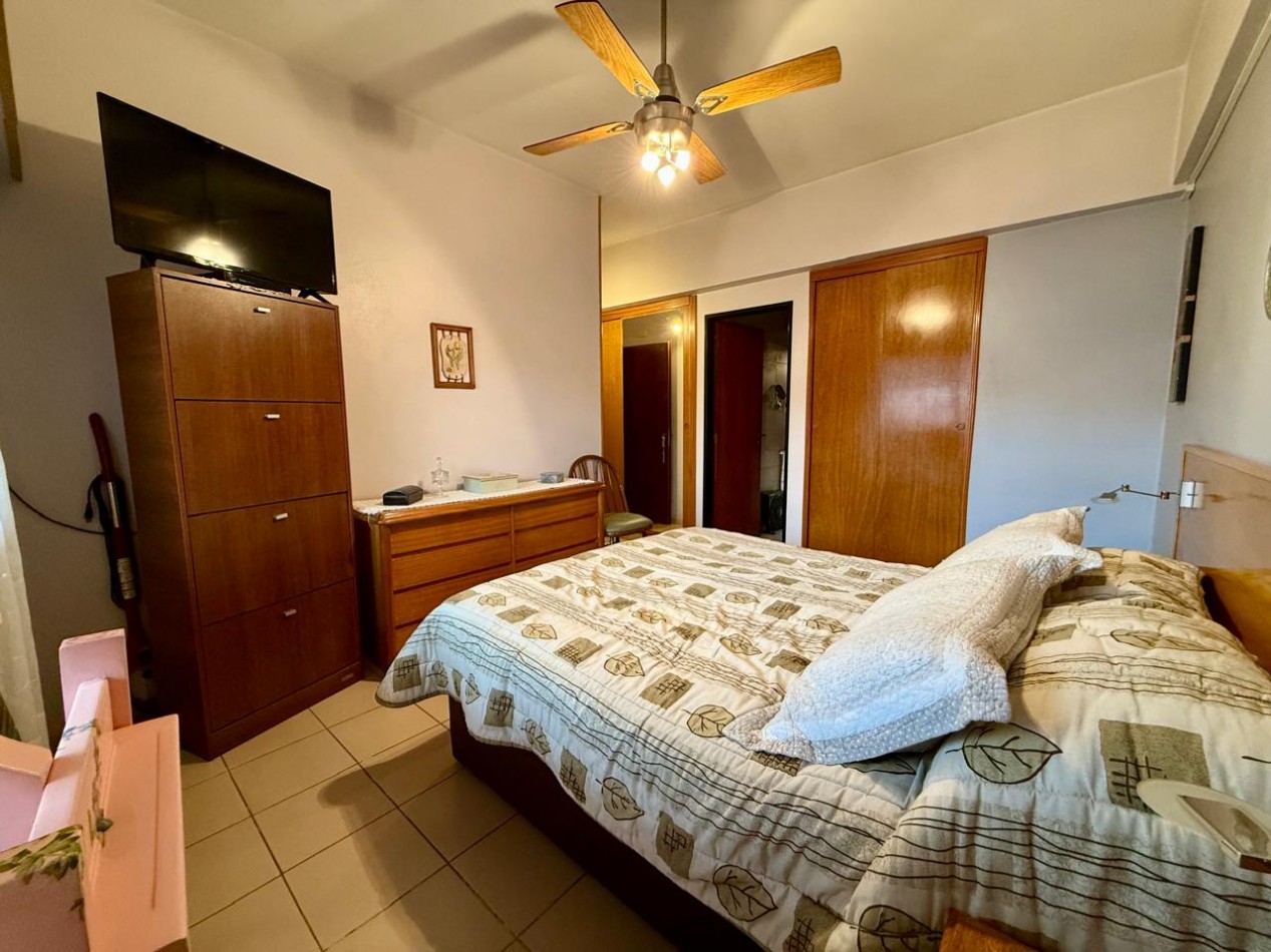 Impecable Casa 4 amb. en 1°P con 2 cocheras y terraza propia. APTO CREDITO!!!