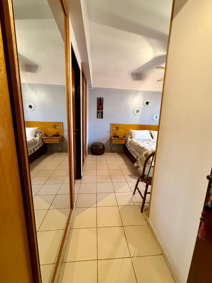 Impecable Casa 4 amb. en 1°P con 2 cocheras y terraza propia. APTO CREDITO!!!