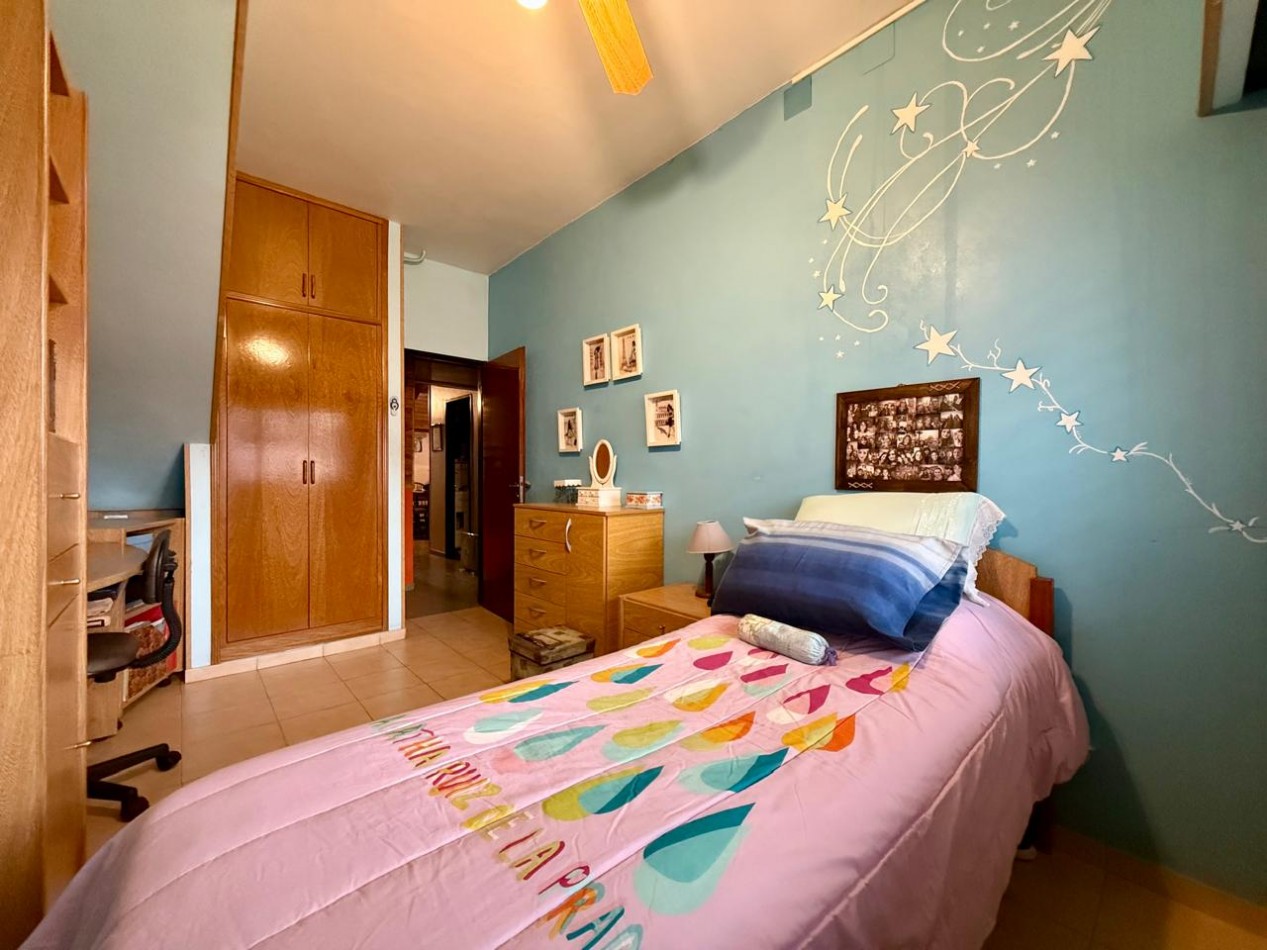 Impecable Casa 4 amb. en 1°P con 2 cocheras y terraza propia. APTO CREDITO!!!
