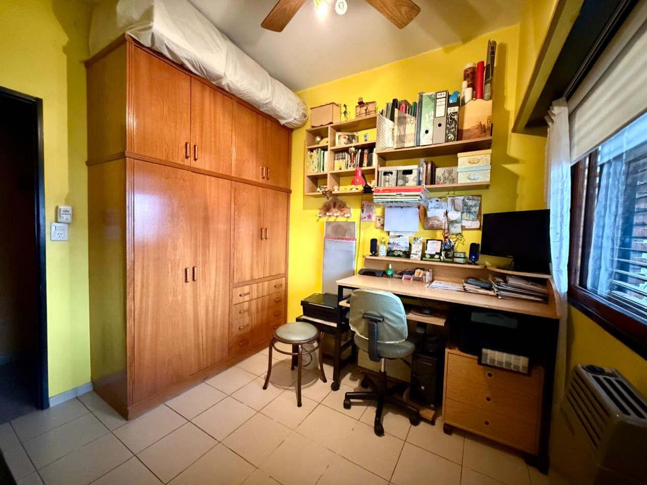 Impecable Casa 4 amb. en 1°P con 2 cocheras y terraza propia. APTO CREDITO!!!
