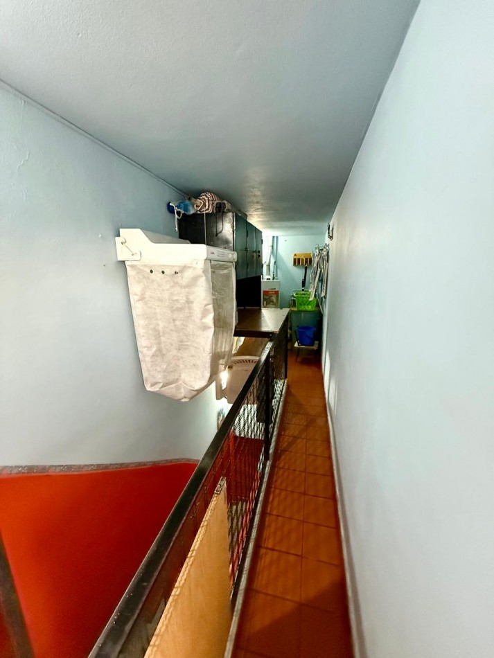 Impecable Casa 4 amb. en 1°P con 2 cocheras y terraza propia. APTO CREDITO!!!