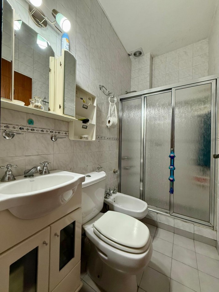 Impecable Casa 4 amb. en 1°P con 2 cocheras y terraza propia. APTO CREDITO!!!