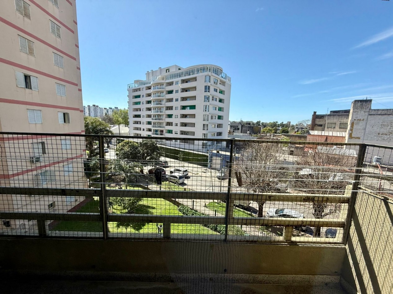 Amplio y luminoso departamento 5 ambientes con balcon