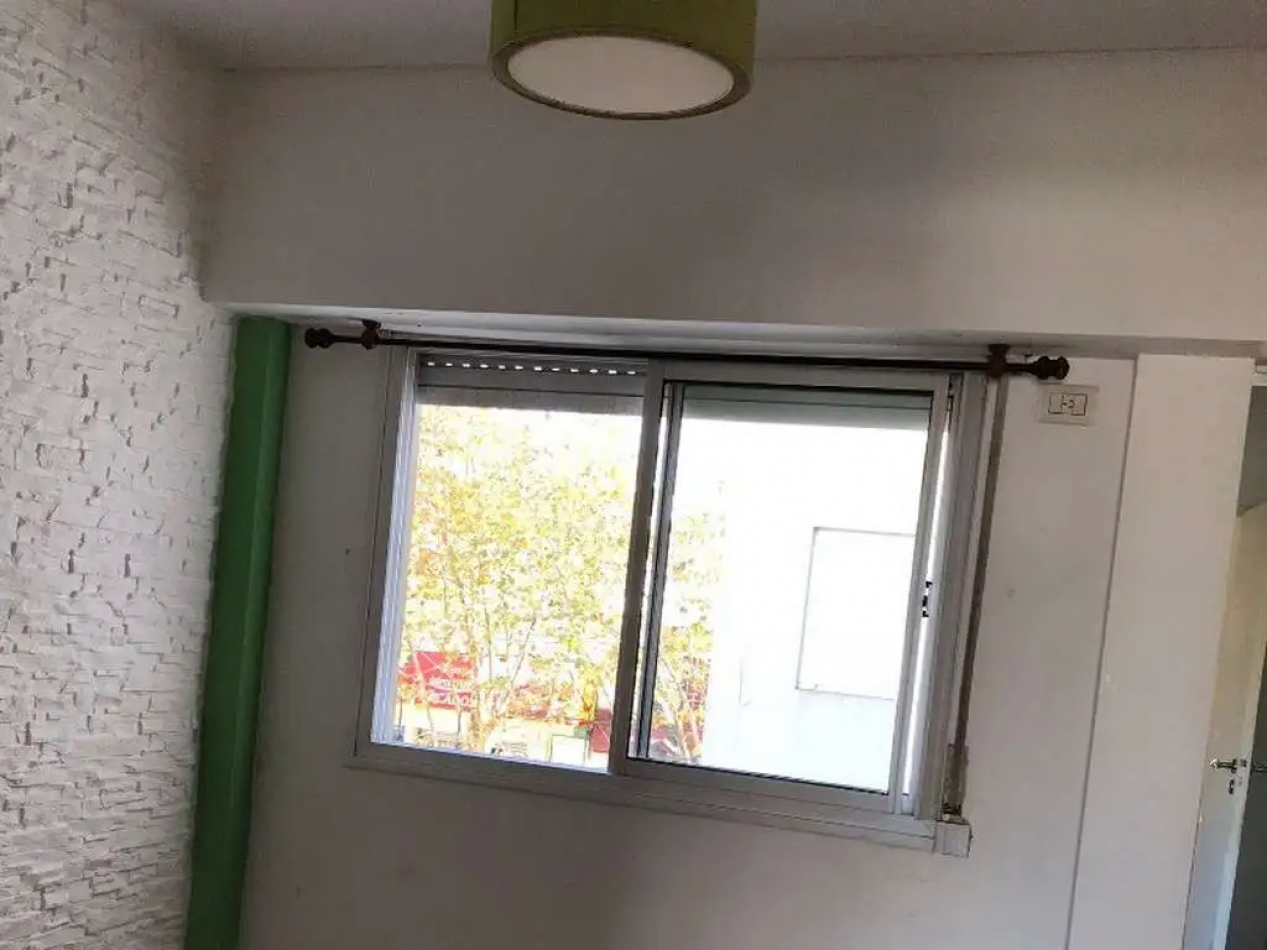 Excelente departamento dos ambientes con balcon y terraza propia. Bajas expensas!
