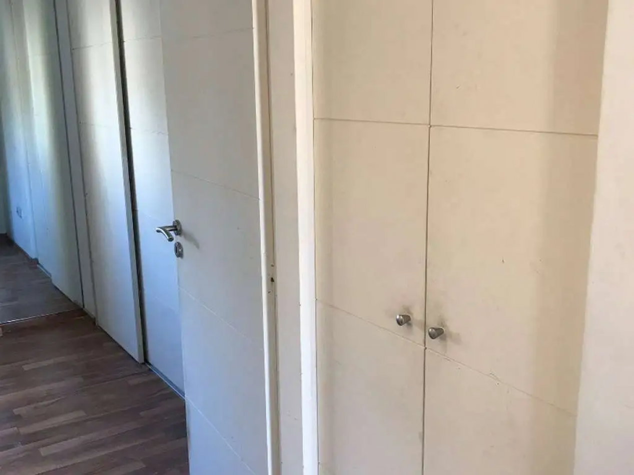 Excelente departamento dos ambientes con balcon y terraza propia. Bajas expensas!