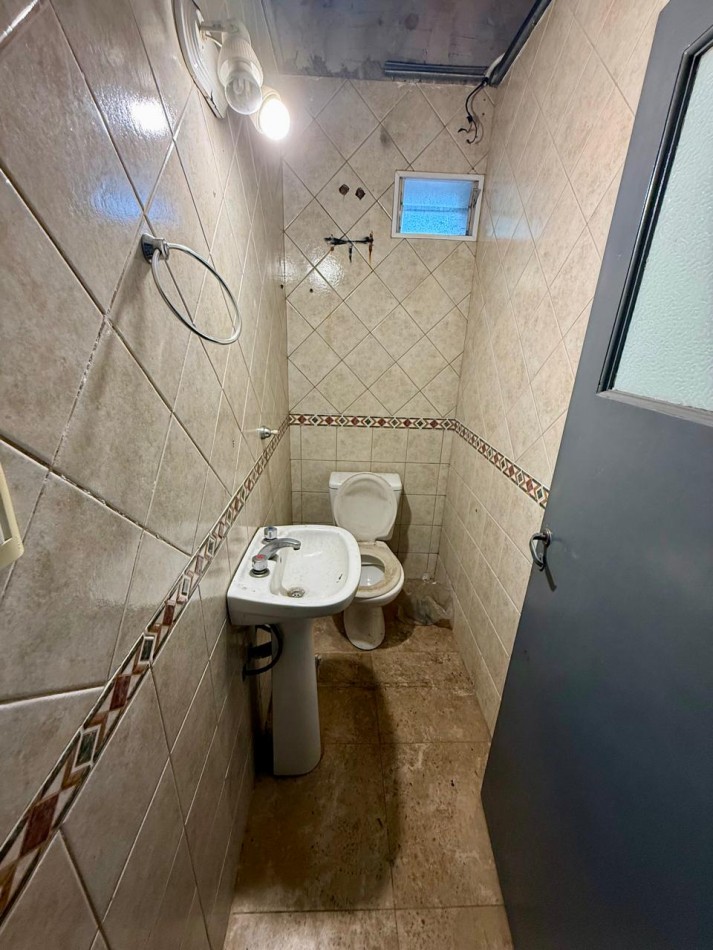 Galpon de 600 m2 con oficinas sobre lote de 16x50 con trifasica