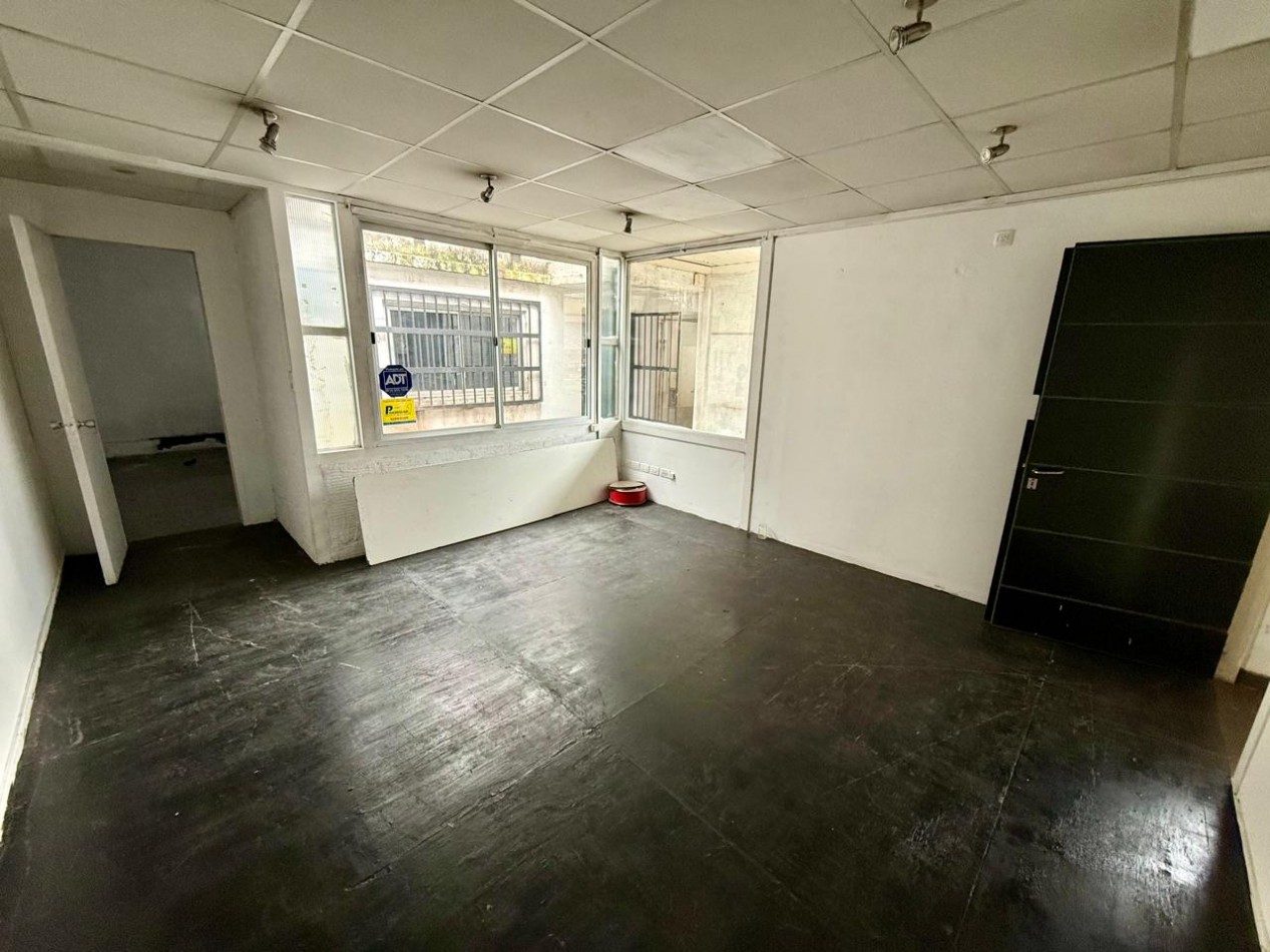 Galpon de 600 m2 con oficinas sobre lote de 16x50 con trifasica
