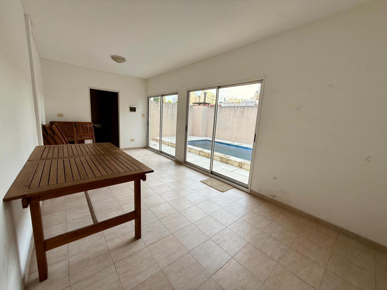 Monoambiente en 8° piso muy luminoso con cochera y SUM con piscina