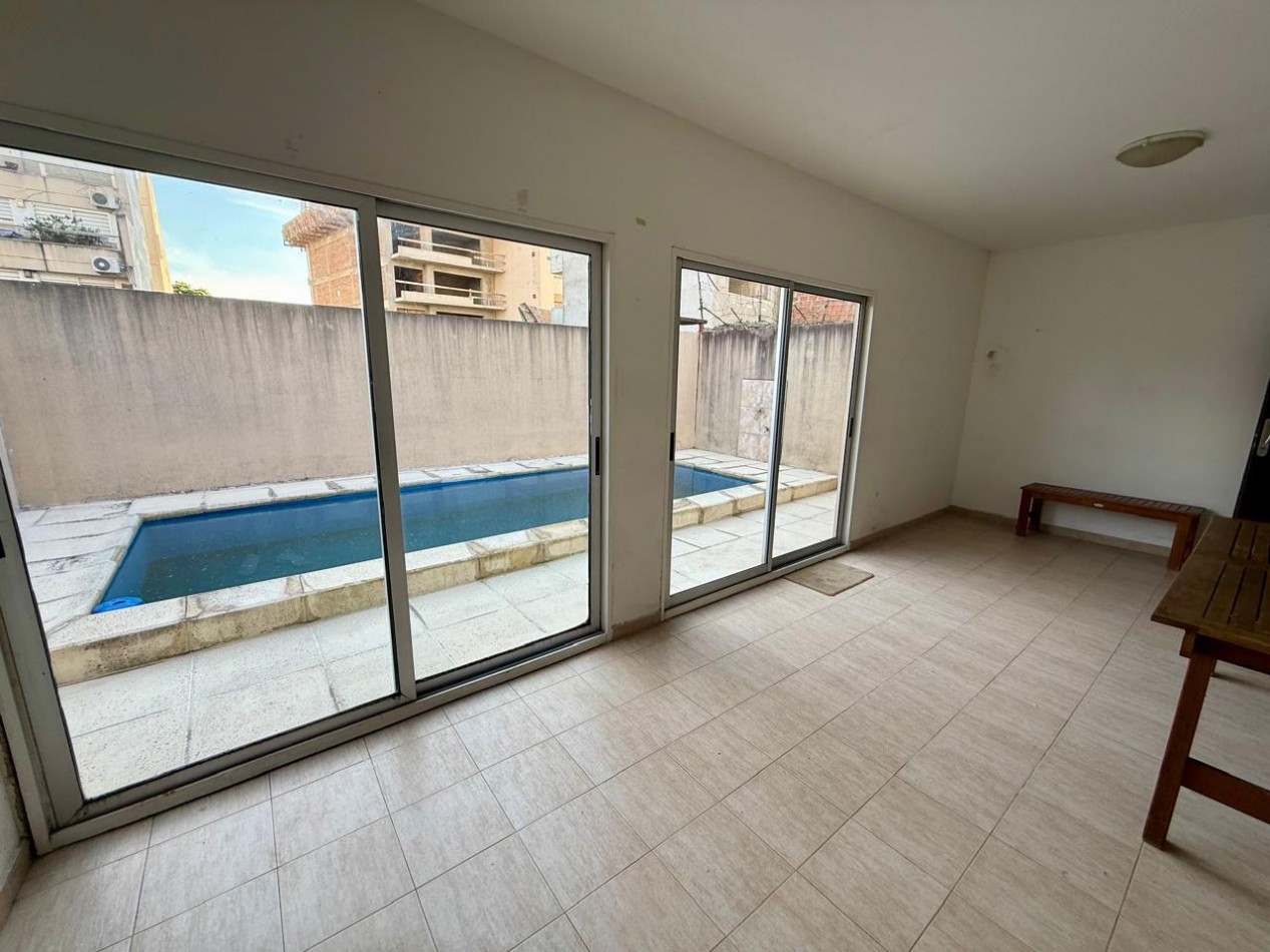 Monoambiente en 8° piso muy luminoso con cochera y SUM con piscina