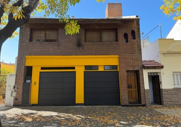 Impecable Casa 4 amb. en 1°P con 2 cocheras y terraza propia. APTO CREDITO!!!