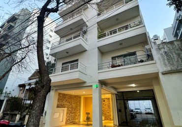Luminoso monoambiente con baño completo y amplio balcon