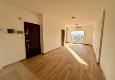 Monoambiente en 8° piso muy luminoso con cochera y SUM con piscina